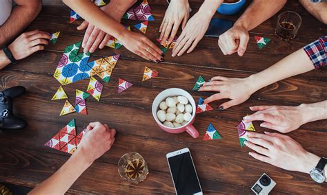 Play with your friends thanks to Syndimate .